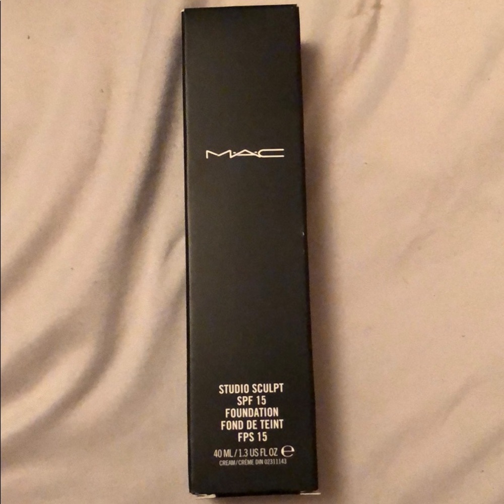 MAC Studio Sculpt SPF 15 Foundation